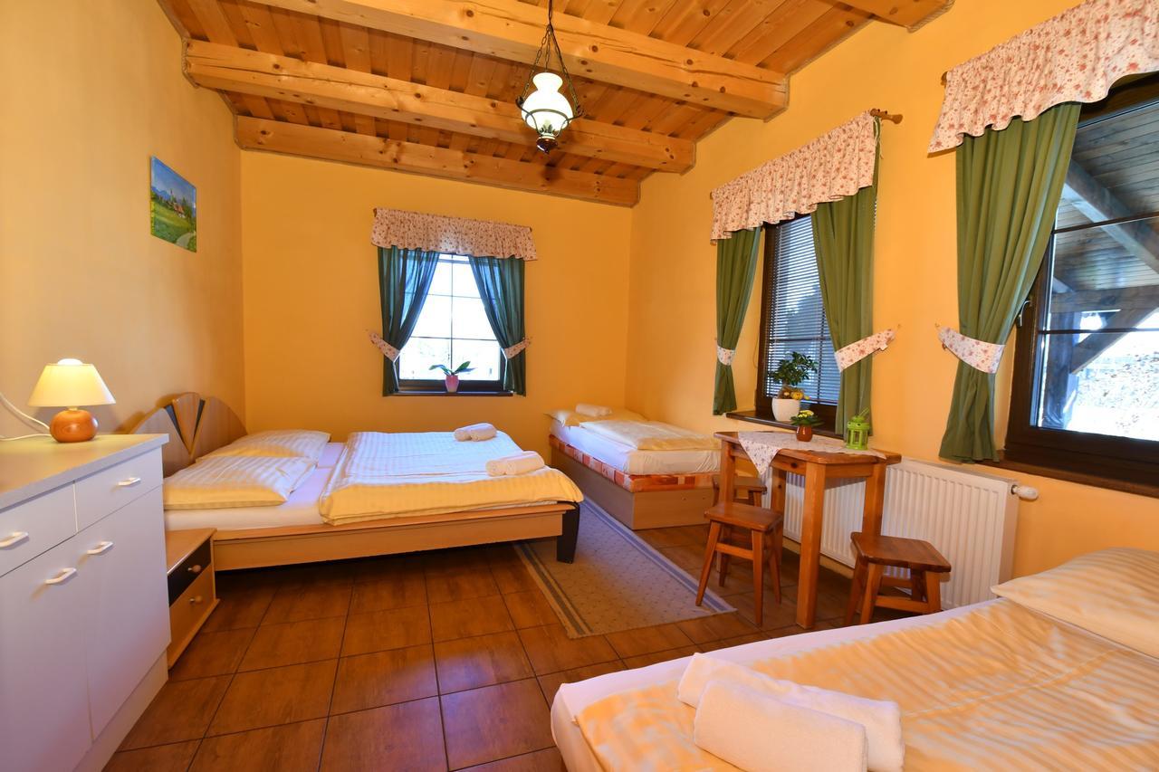 Villa Victoria Penzion Liptovsky Jan Room photo